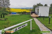 Tiny House Black Swallow - glamping Hostkovice